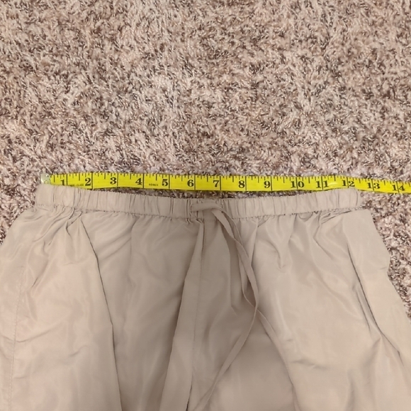 Tiger Mist beige trinity cargo low rise parachute pants - Picture 9 of 15